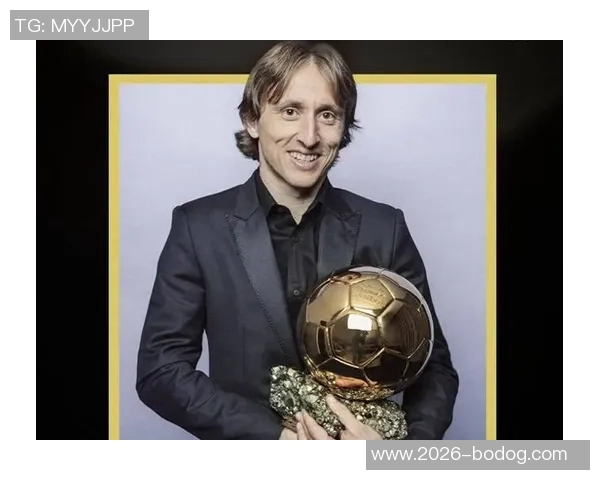 米兰2526赛季全家福揭晓阿莱格里与莫德里奇同框引发热议 米兰2526赛季全家福揭晓阿莱格里与莫德里奇同框引发热议