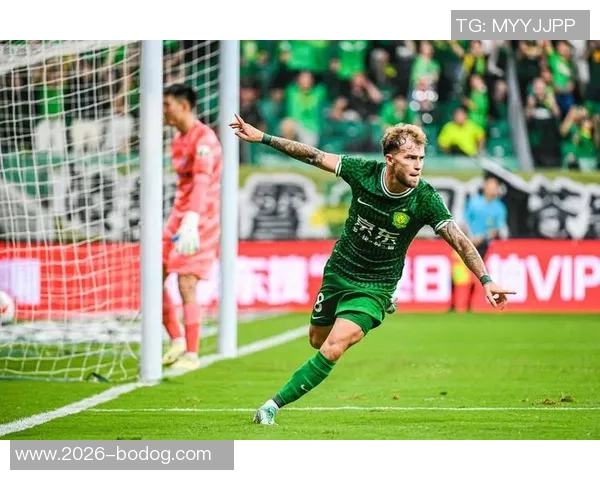 老友重聚亚泰主帅苏亚雷斯与国安队工作人员深情相拥展现友谊之情